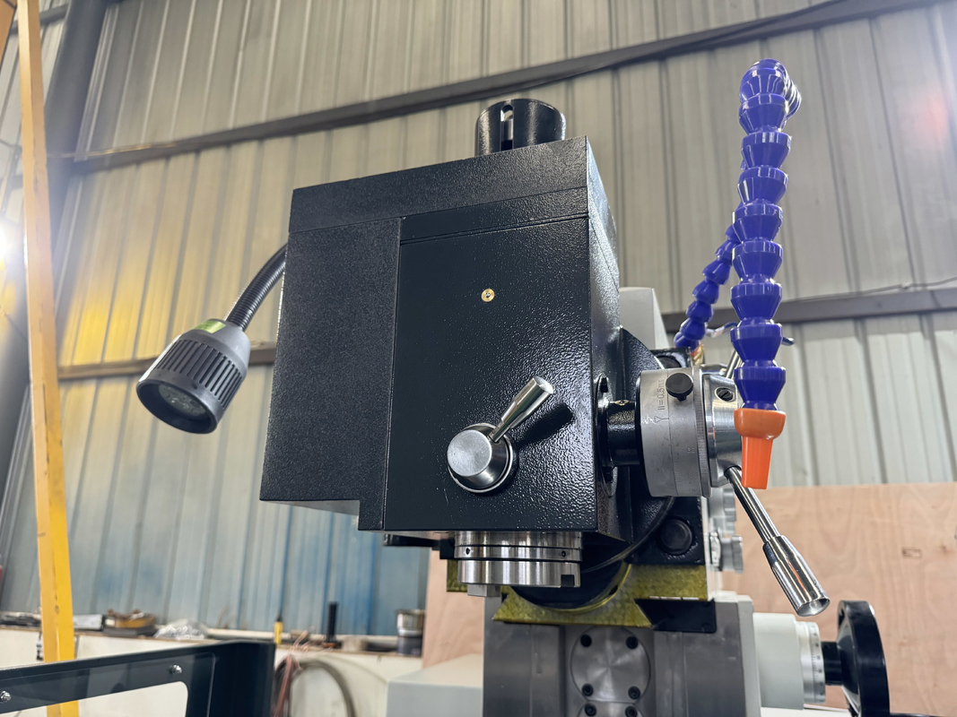 4 axis verticale CNC freesmachine XKH8140A Kleine vormverwerking CNC handmatige universele gereedschap freesmachine