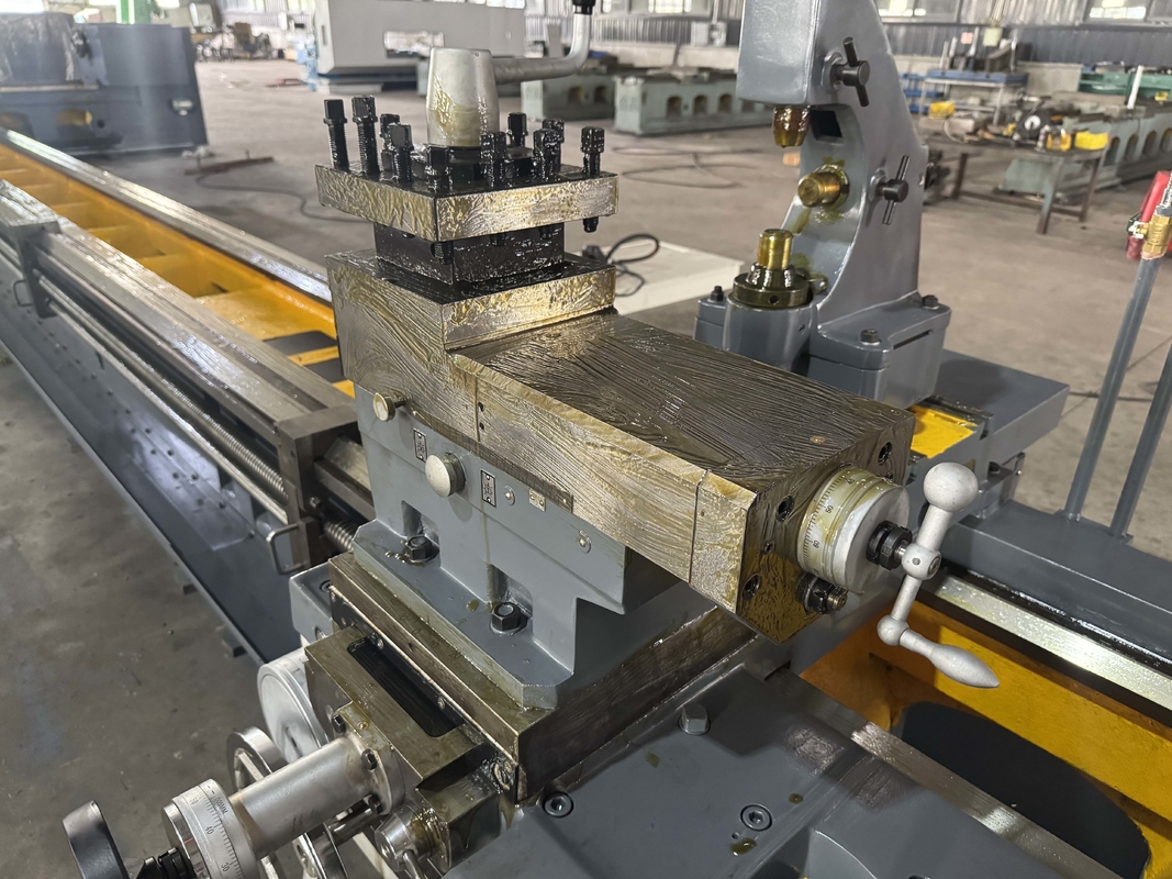 Zware draaibank voor grote metalen onderdelen CQW61100F Grote zwaai Krachtig snijden Zware draaibank