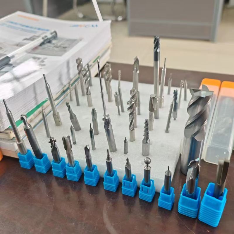 Hoogprecisie CNC 5-assige gereedschapsslijpmachine MG80 5-assige gereedschapsslijpmachine